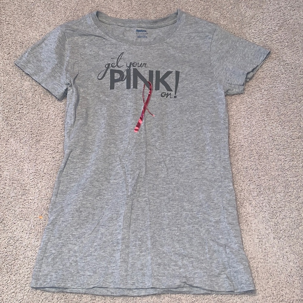 Reebok fitted Pink Ribbon gray tee shirt 🎀